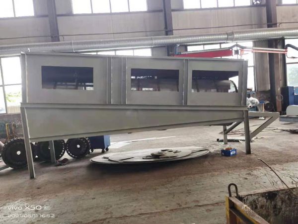 大型專業(yè)肥料設(shè)備生產(chǎn)廠家華屹重工為您簡述：有機(jī)肥和無機(jī)肥的區(qū)別有哪些？